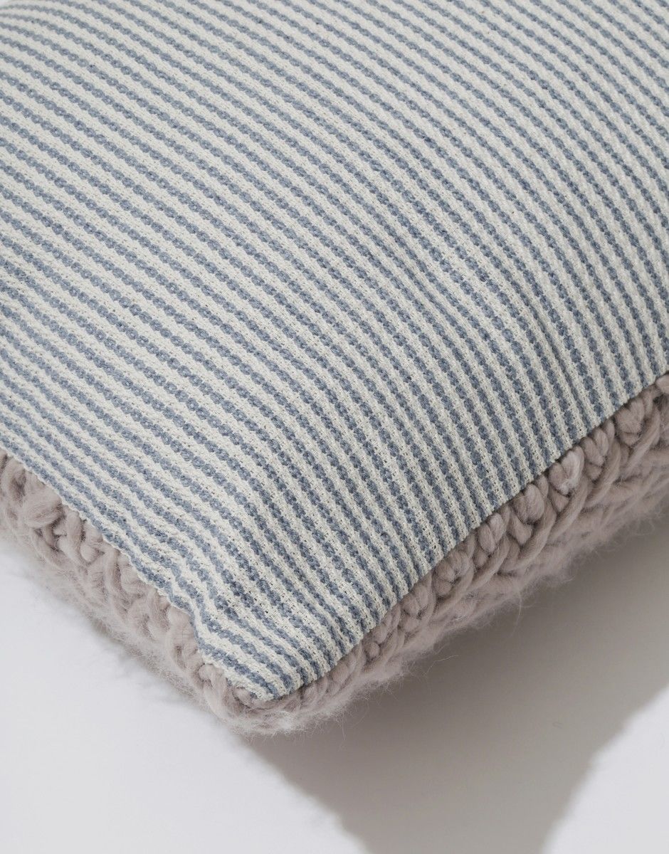 Coussin The Reoccurring Dream