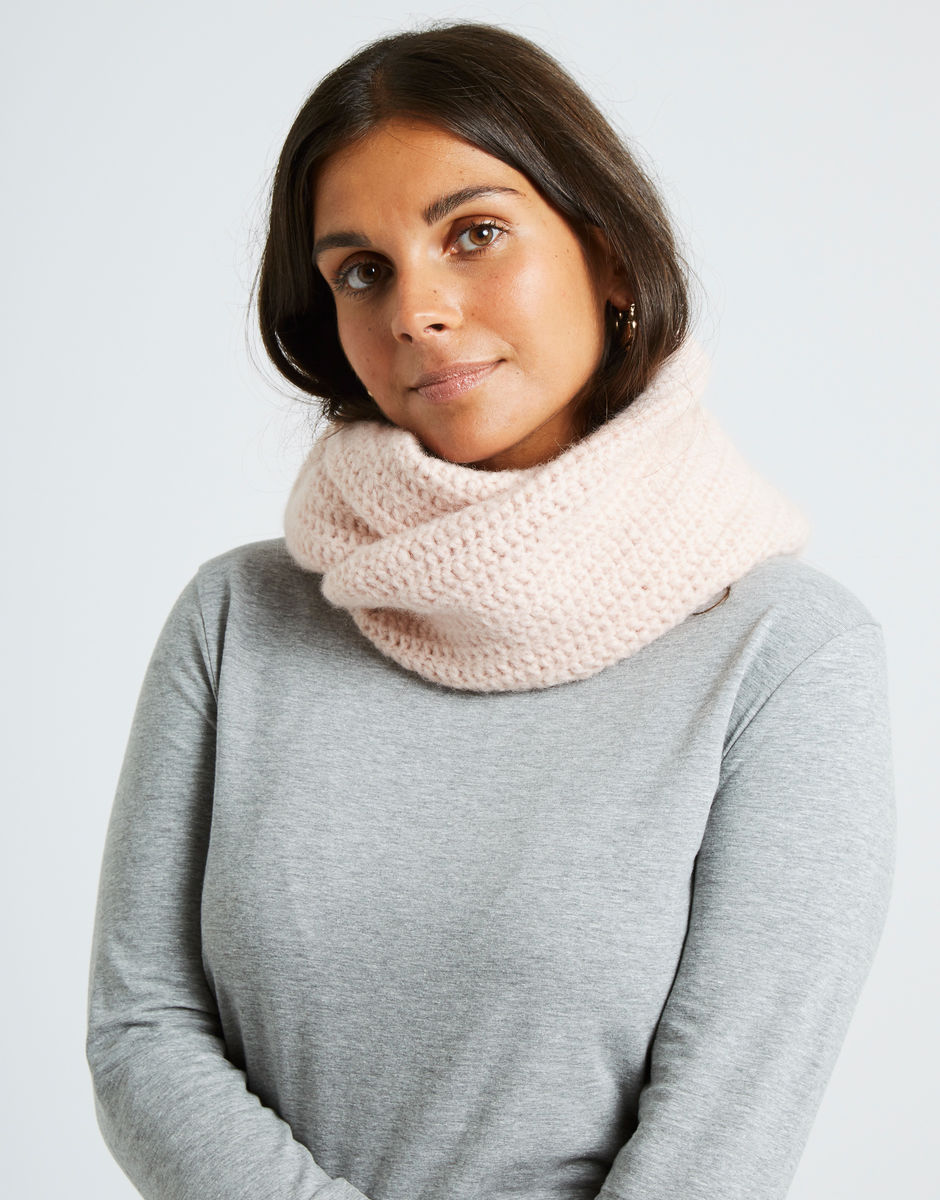 Cherish Snood Cameo Rose