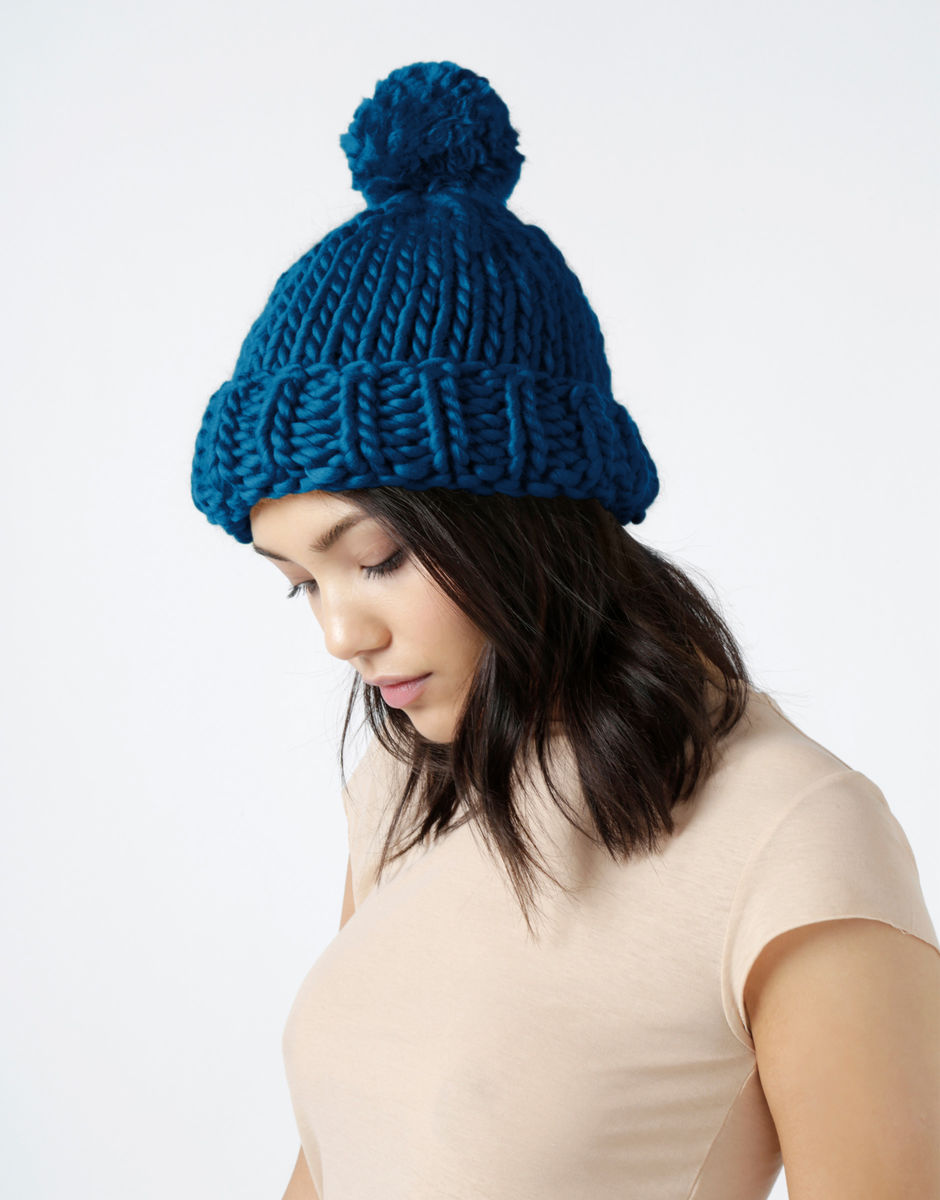 Lucy Beanie Curasao Blue