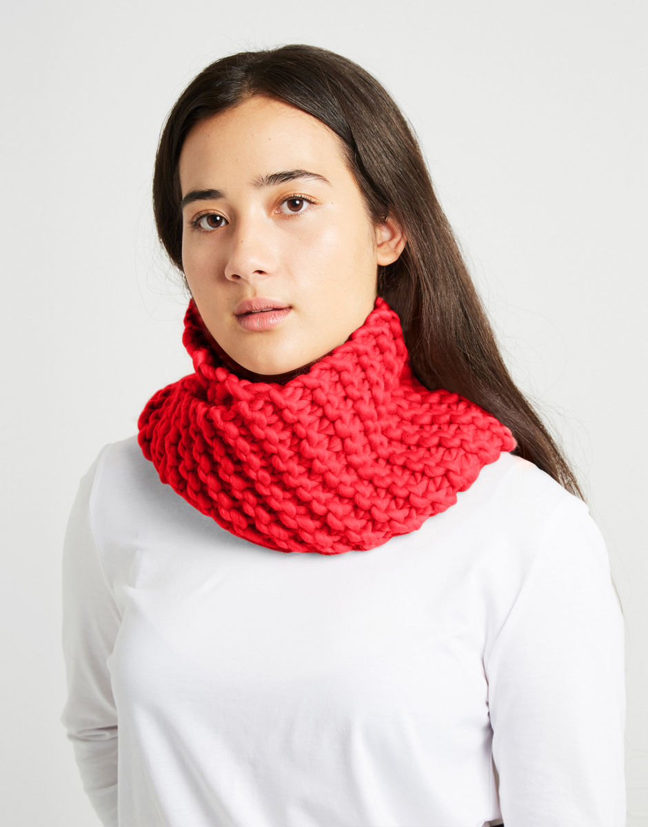 Snood Operator Lipstick Red