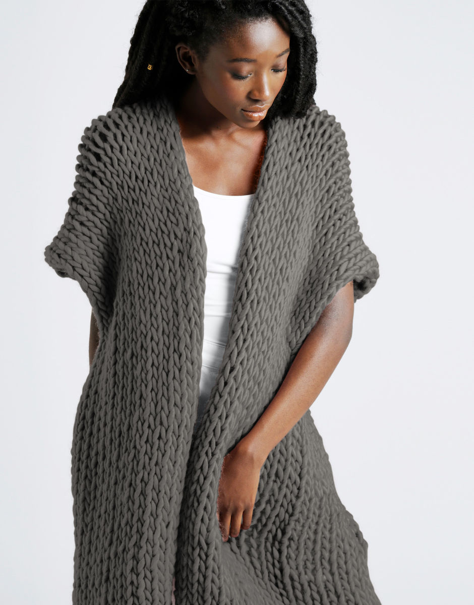 All Over You Überwurf Tweed Grey